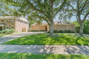 210 Mill Trail Dr, Sugar Land, TX 77498 - Photo 3