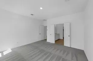 12 Robin Ct, Angleton, TX 77515 - Photo 11