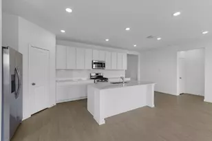 12 Robin Ct, Angleton, TX 77515 - Photo 7