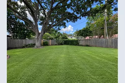 5902 Arboles Drive, Houston, TX 77035 - Photo 21