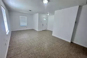 6206 Iron Rock St, Houston, TX 77087 - Photo 5