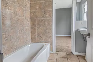 7214 W Knoll St, Houston, TX 77028 - Photo 9