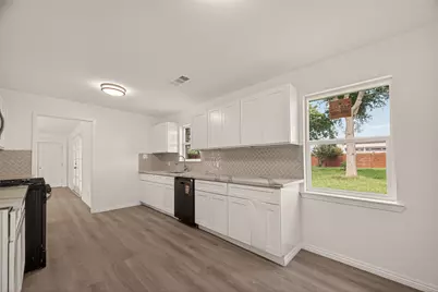 18219 Kings Lynn Street, Webster, TX 77058 - Photo 11