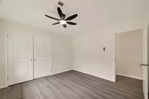 18219 Kings Lynn St, Webster, TX 77058 - Photo 15