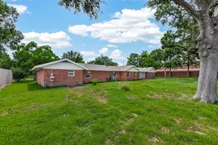 18219 Kings Lynn St, Webster, TX 77058 - Photo 29
