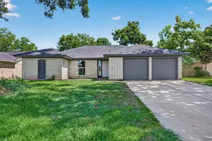 509 Southern Oaks Dr, Lake Jackson, TX 77566 - Photo 1