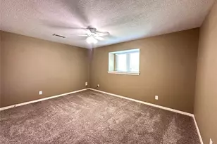 1766 Maux Dr, Houston, TX 77043 - Photo 9