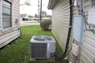 2343 W Lucas Dr, Beaumont, TX 77706 - Photo 15