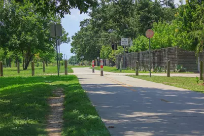 328 Neyland Street, Houston, TX 77022 - Photo 43