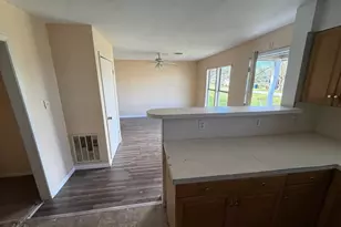 406 Snow Dr, West Columbia, TX 77486 - Photo 9