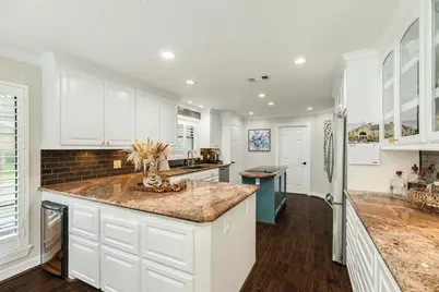 114 Strawberry Drive, Lake Jackson, TX 77566 - Photo 5