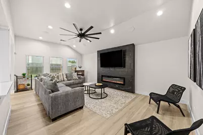 2710 Gaelic Green Street, Houston, TX 77045 - Photo 7