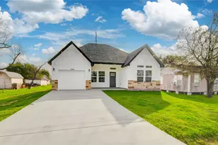 1409 N Ave S, Freeport, TX 77541 - Photo 3