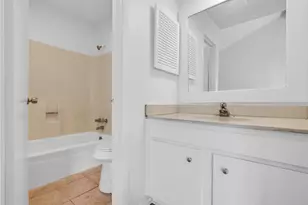 10387 Huntington Pl Dr, Houston, TX 77099 - Photo 15