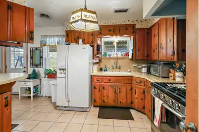 204 Chandler Drive, Baytown, TX 77521 - Photo 7