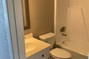 1601 Meadowview Dr, Port Lavaca, TX 77979 - Photo 11