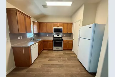 5005 Deerpath Drive, Conroe, TX 77303 - Photo 7