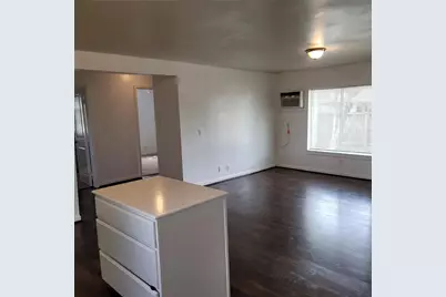 5103 Willow Glen Drive, Houston, TX 77033 - Photo 9