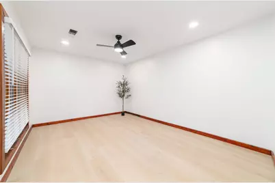 11411 Ash Creek Drive, Houston, TX 77043 - Photo 9