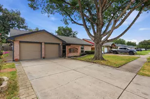 8806 Twisting Vine Ln, Houston, TX 77040 - Photo 3