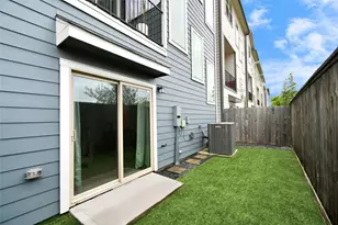 11012 Mikula Dr, Houston, TX 77043 - Photo 7