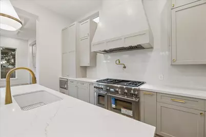 915 Wildwood Lane, Bellaire, TX 77401 - Photo 13