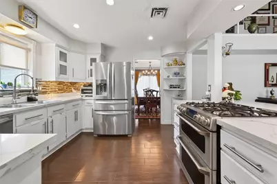 5743 Warm Springs Road, Houston, TX 77035 - Photo 9