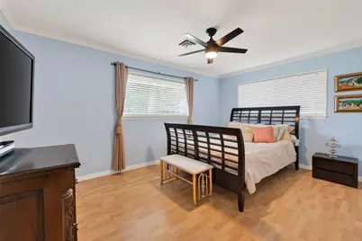 5743 Warm Springs Road, Houston, TX 77035 - Photo 17