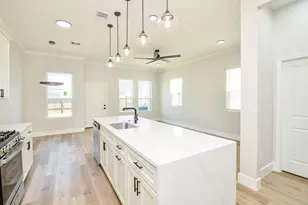 846 Lucky St, Houston, TX 77088 - Photo 9