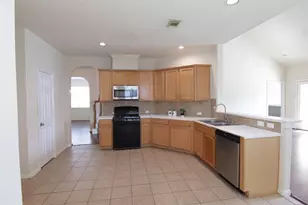 2027 Creek Run Dr, Pearland, TX 77584 - Photo 9