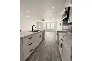 7710 Darnay Dr, Houston, TX 77033 - Photo 11