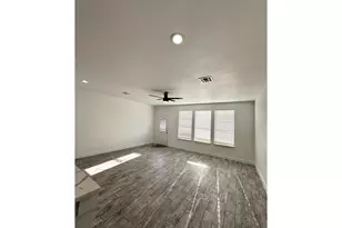7710 Darnay Dr, Houston, TX 77033 - Photo 9