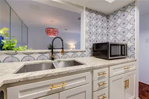 939 Wax Myrtle Ln, Houston, TX 77079 - Photo 5