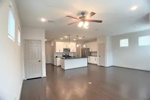 8656 Hollyoaks Creek Ln, Houston, TX 77063 - Photo 5