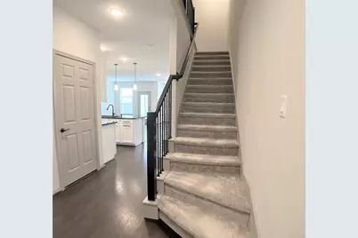 8656 Hollyoaks Creek Lane, Houston, TX 77063 - Photo 11
