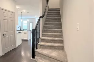 8656 Hollyoaks Creek Ln, Houston, TX 77063 - Photo 11