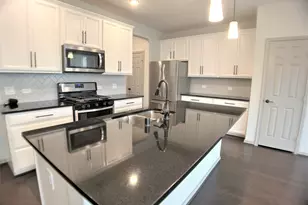 8656 Hollyoaks Creek Ln, Houston, TX 77063 - Photo 9