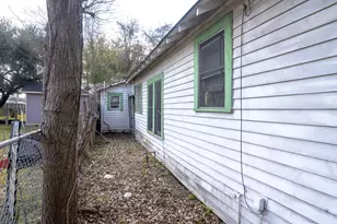 8808 Leander St, Houston, TX 77012 - Photo 5