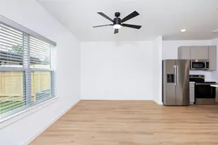 2035 Longmire Villas Ct, Conroe, TX 77304 - Photo 7