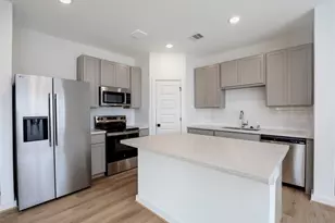 2035 Longmire Villas Ct, Conroe, TX 77304 - Photo 11