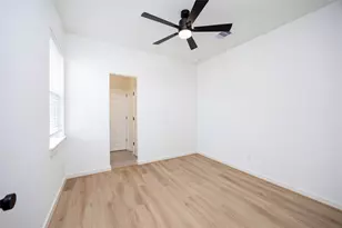 2035 Longmire Villas Ct, Conroe, TX 77304 - Photo 23