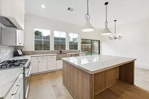 10155 Hanka Dr, Houston, TX 77043 - Photo 7