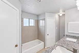 12027 Huntington Park Dr, Houston, TX 77099 - Photo 37