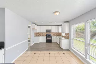 12027 Huntington Park Dr, Houston, TX 77099 - Photo 17