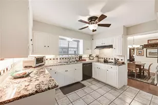 2602 Briarbrook Dr, Houston, TX 77042 - Photo 11