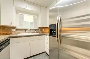 1932 W Bell St, Houston, TX 77019 - Photo 9
