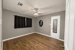 1105 E Adoue St, Alvin, TX 77511 - Photo 11