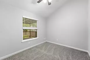 71 S Woodstock Cir Dr, The Woodlands, TX 77381 - Photo 19