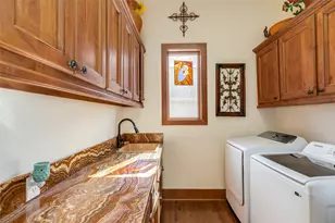 506 Sunset Cir, Tiki Island, TX 77554 - Photo 19