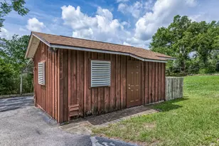 407 W Glenn St, Bellville, TX 77418 - Photo 27